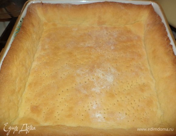 Достать заготовку  из духовки  и дать остыть, но не сильно, ничего если будет немного теплым!