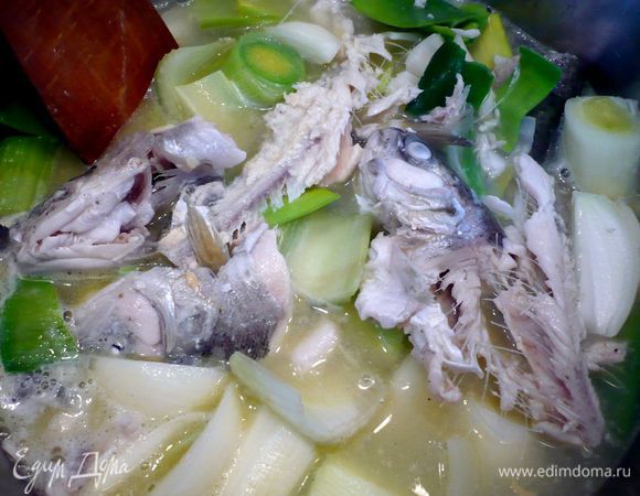 Вливаем вино и перемешиваем, варим минут 10. 