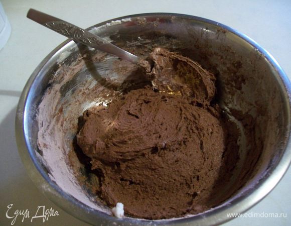 Масса получается немного густая, но мягкая и послушная.