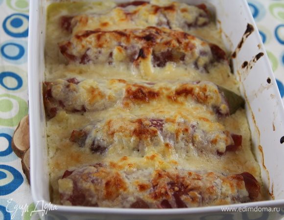 Подаем сразу же. На гарнир обычно делают нежное картофельное пюре. Я как раз с ним и подавала, сочетается отлично. К сожалению, фото сделать не успела - муж был очень голодным, надо было срочно подавать. В следующий раз обязательно добавлю. Приятного аппетита)))
