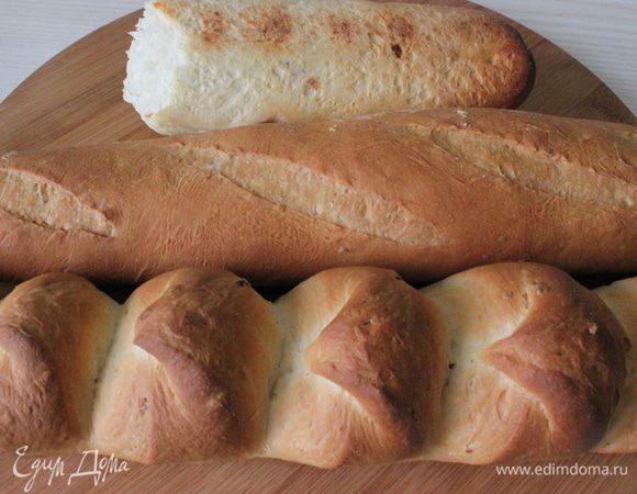 Сбрызнула водичкой и в духовку. Выпекать под крышкой или с пароувлажнением.