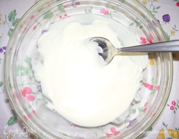 Шоколад растопить на водяной бане.