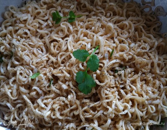 Приправить солью и молотым перцем.