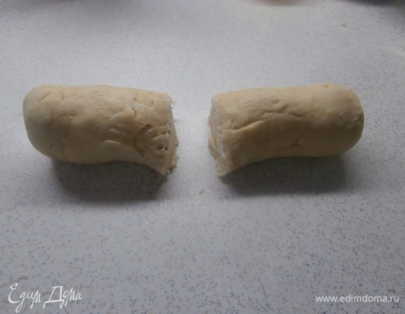 Вымесить тесто, добавляя по необходимости 3-ий ст. муки, разделить его на две части,одну часть отправить в морозильник на 30 мин.