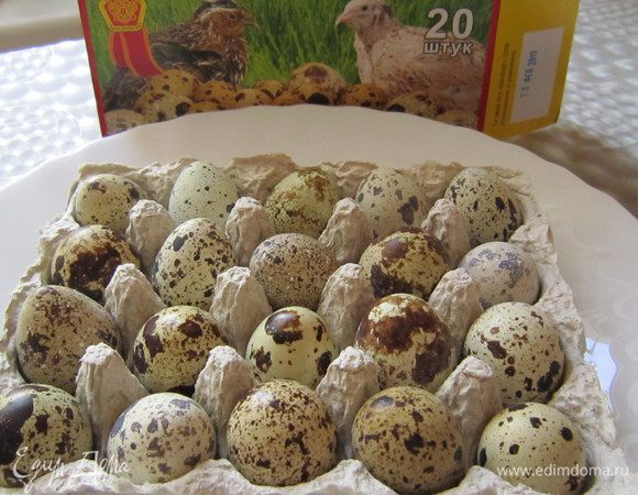 Для котлеток нам понадобится 12 шт. перепелиных яиц. Отварить яйца в течение 2 мин., очистить.
