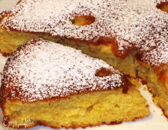 Готовый пирог посыпьте смесью корицы и сахарной пудры. Приятного аппетита!