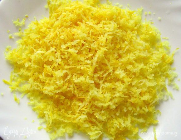 Натереть цедру лимона.