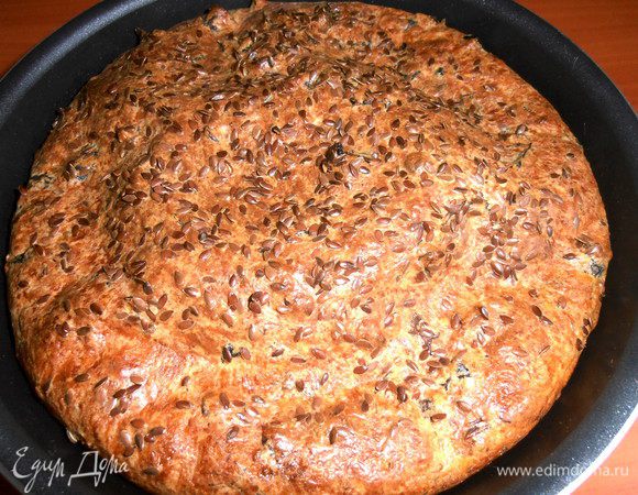 Выпекался пирожок до румяной корочки 25 минут в разогретой до 180* духовке.