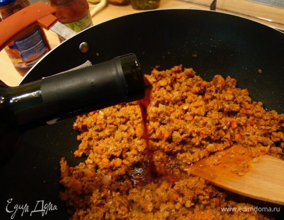 Вливаем вино...