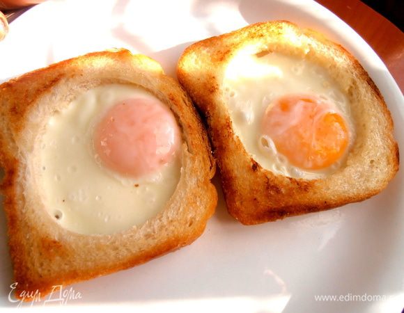 Перекладываем на тарелку.Уже можно есть,но...надо что-то мясное!