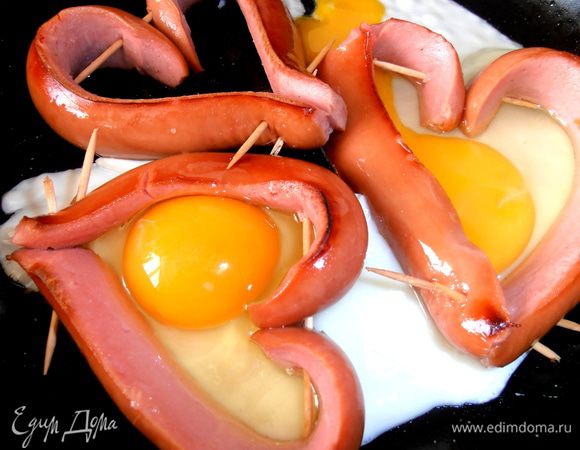 Солим,накрываем крышкой и доводим до готовности.