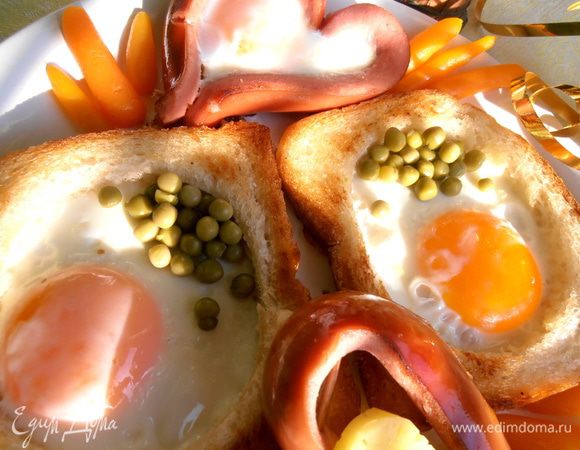 Украшаем мини-горошком и яйца.Морковка по желанию,но она из такой баночки тает во рту!