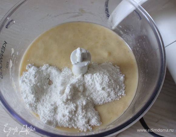 Добавить сах.пудру и теплый желатин.