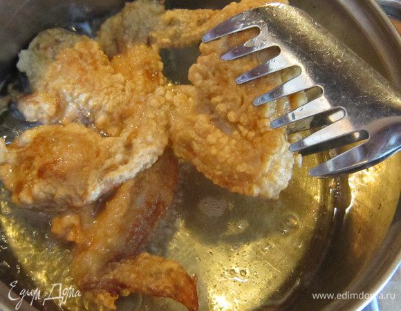 Обжарить до золотистой корочки. 