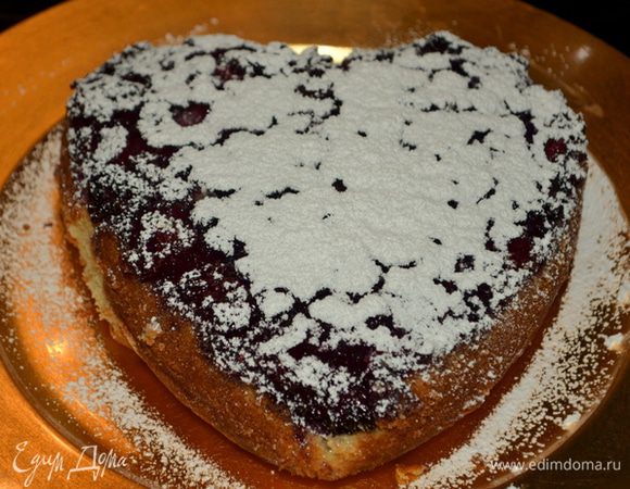 Достанем из духовки и дадим кексу остыть примерно 15 мин.
Готовый кекс вытащим из формы ,перевернем,снимем бумагу.Посыпаем сахарной пудрой,когда он полностью остынет.