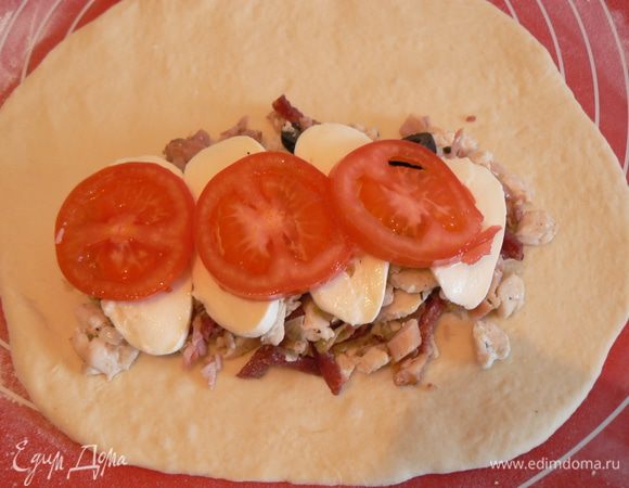 моцарела,помидоры дольками