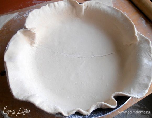 Круг перенесла в форму тефлоновую (26 см). Если форма обычная-лучше смазать!