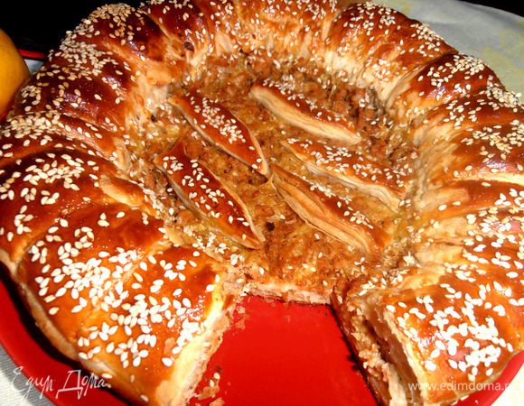 Сначала мы съели края в виде хрустящего рулета, а потом и до центрального слоя добрались))