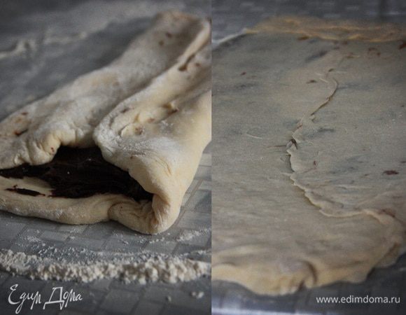 Края дрожжевого теста завернуть к середине и плотно защипать. Раскатать получившийся кулёчек в прямоугольник где-то 60х20 см.