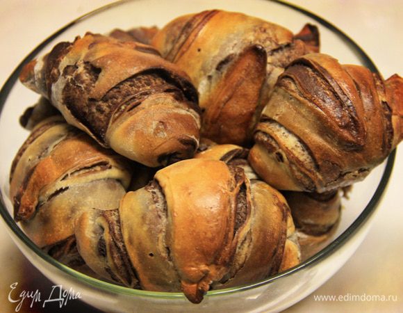 Достать булки из духовки, остудить на решётке и наслаждаться.