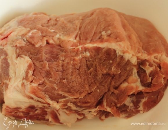Мясо помыть и обсушить при помощи бумажного полотенца.