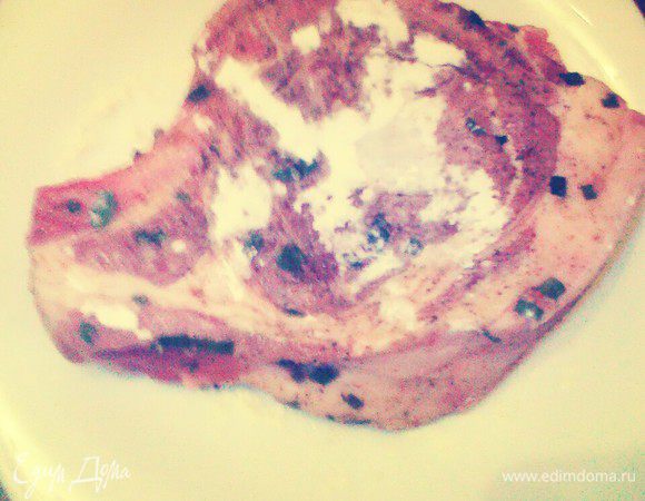 Обвалять в муке.