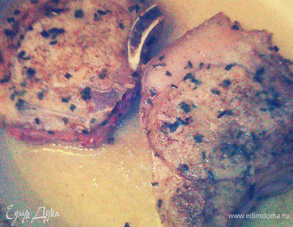 Жарить с двух сторон по 5 минут. 