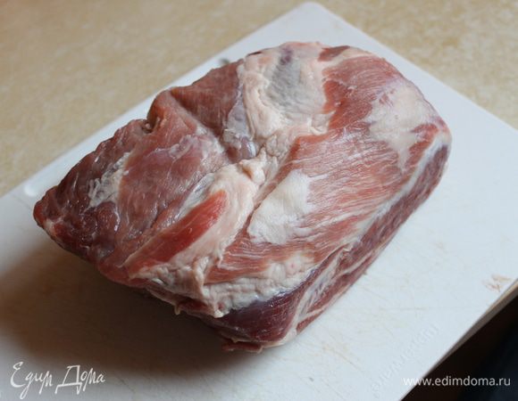 Берем кусок свинины , моем и обтираем сухим полотенцем.