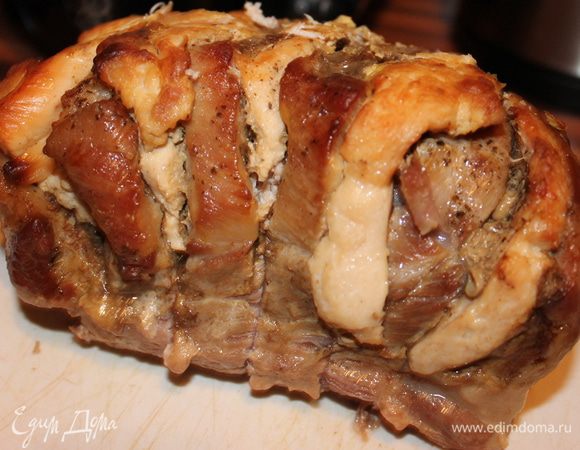 Запекаем 2 часа, при 200 гр..за 20 минут до конца , раскрываем и дожариваем уже при 220 гр.Подаем горячим или охлаждаем , подойдет и как холодная закуска.