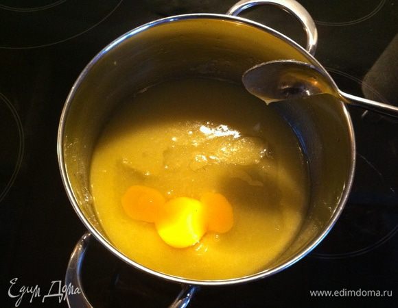 Добавить яйцо и перемешать до однородной массы