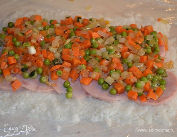 сверху раскладываем овощную смесь