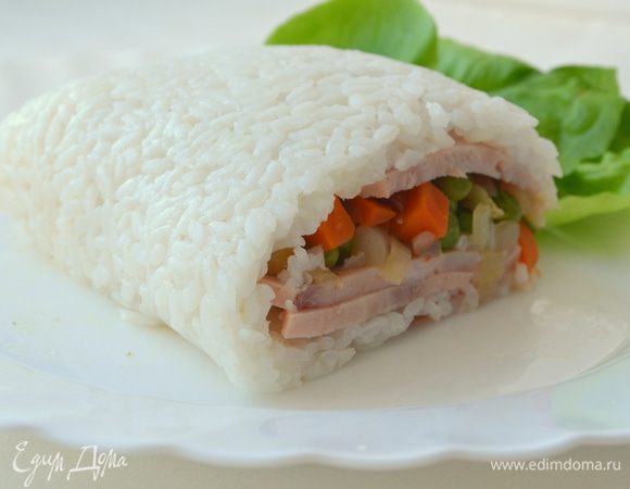 Подавать рулет на подушке из листьев. Приятного аппетита!!!