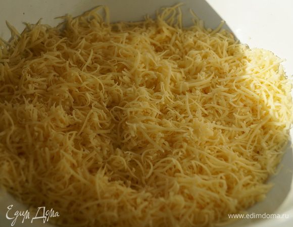 Сыр натереть на мелкой терке