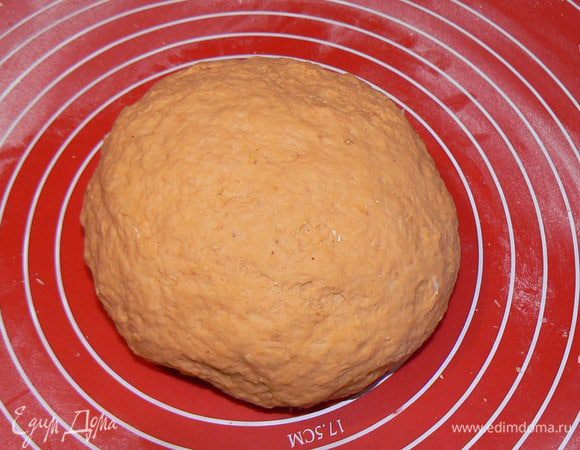 с оранжевым тестом  делаем тоже самое.
Отправляем тесто на 1 час в теплое место.