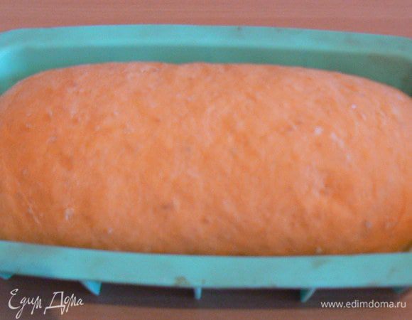 Дайте хлебу расстояться до увеличения вдвое, около 1 часа.