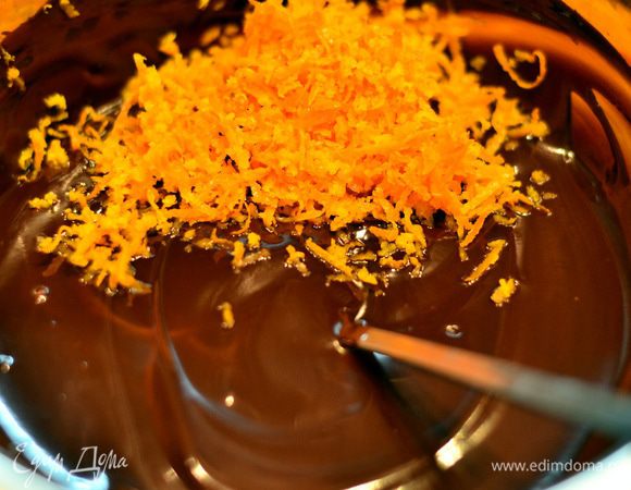 Добавьте туда же цедру апельсина.