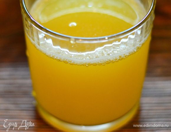 Из всех 4 апельсин выжмите сок. Получается где-то стакан сока.