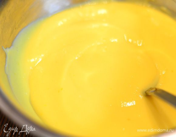 Добавьте сливочное масло и очень хорошо остудите.