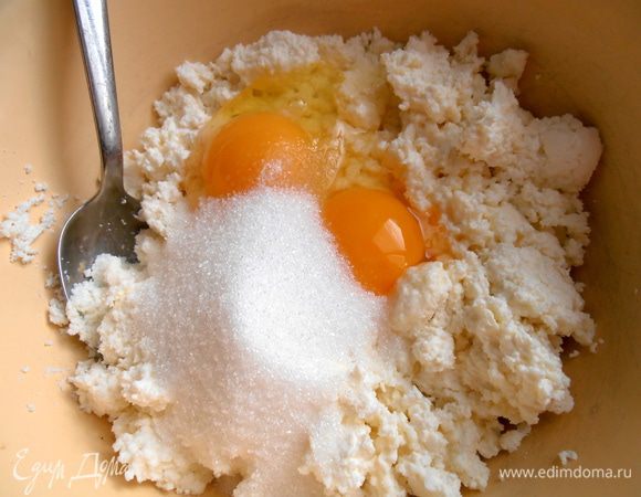 Сахар каждый добавляем по своему вкусу...Я могу совсем без сахара,но дети любят послаще! Ваниль тоже.