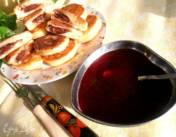 Очень уместно подать к такому завтраку - десерту кисленький смородиновый джем! Угощайтесь, друзья!!!