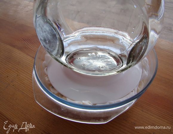 Ставим в холод под прессом на ночь