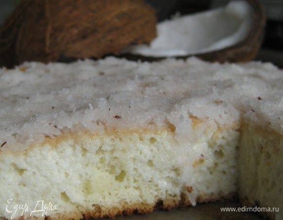 Получается вот такой вкусный пирог! Он отлично пропитывается молоком и сливками и такой тающий во рту....мммм)))