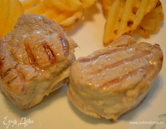 Разогреть духовку до 350 гр. и поставить медальоны на несколько минут довести до готовности. Подавать с гарниром. Приятного аппетита.