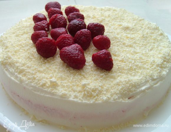 P.S.: если Вы любите плотные торты, то коржи можно не пропитывать сиропом, в противном случае лучше пропитать сиропом (уваренным в воде сахаром). Я делала и с пропиткой и без, больше ппонравилось с пропиткой, так как коржи очень плотные.