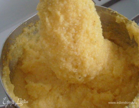 Посолить, уменьшить огонь и варить 30 мин. Должна получится очень густая каша.