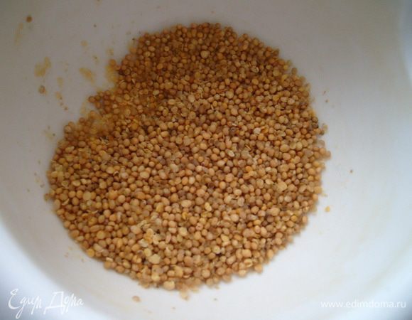 В ведерко хлебопечки добавить пиво, семена горчицы, масло...