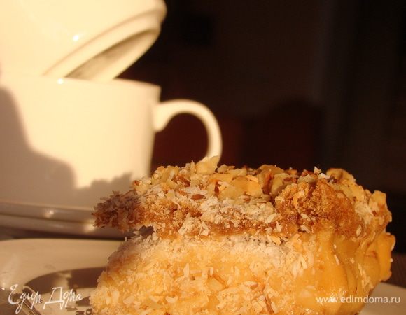 Отправить в духовку еще минут на 20, до приобретения красивого коричнево-золотистого оттенка. Полностью охладить! Нарезать на квадраты-пирожные, подавать к чаю. Приятного аппетита!