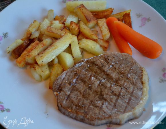 И готовим на гриле 4-6 мин. сторона, у меня получилось полностью прожаренные, потому как куски небольшие. Для сочности можно время сократить и приготовить с кровью. Подаем горячими с гарниром. Приятного аппетита.