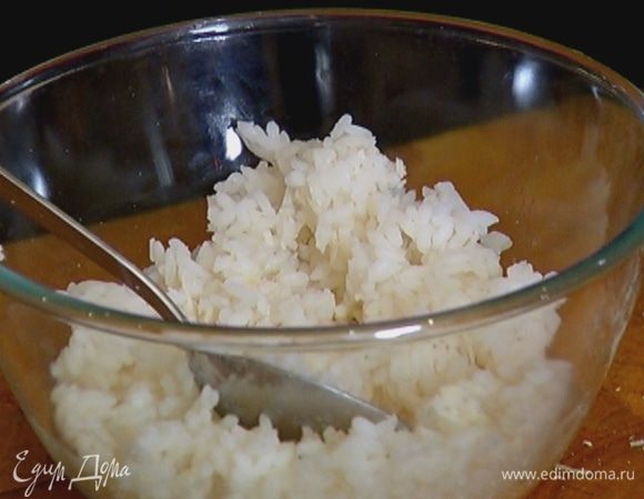 Рис отварить до готовности согласно инструкции на упаковке.