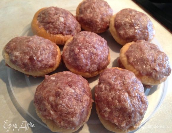 Наполнить сушки фаршем...